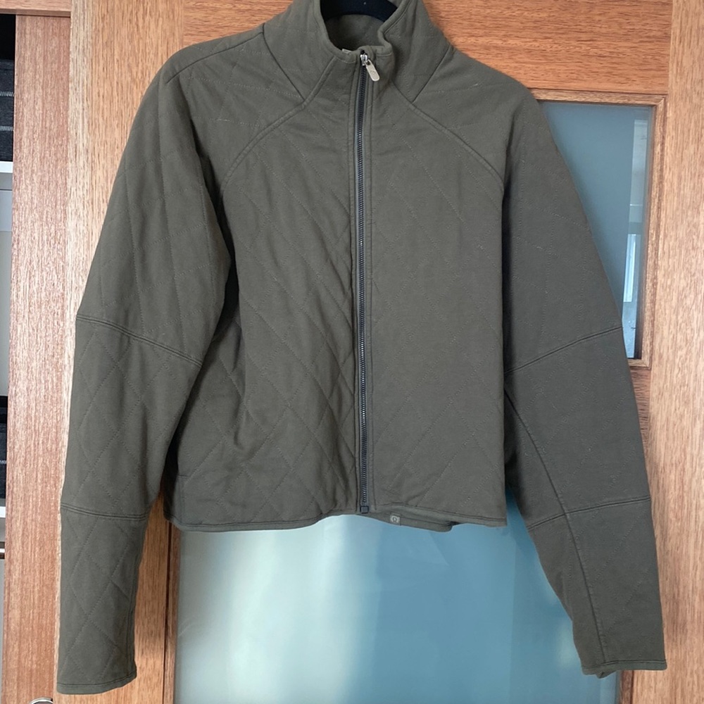 Lululemon bomber jacket. Quilted pattern.